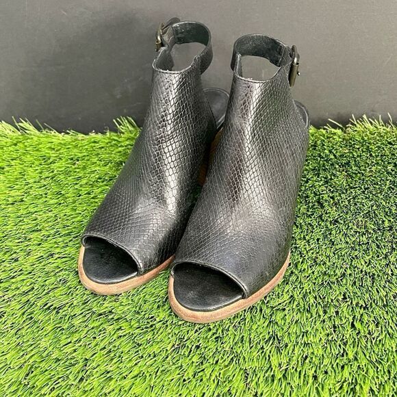 UGG Audrey Snake Heeled Ankle Pump - Picture 1 of 7